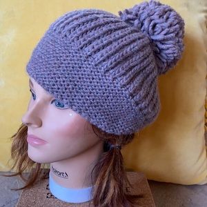 Super cute knit beanie with giant pouf
